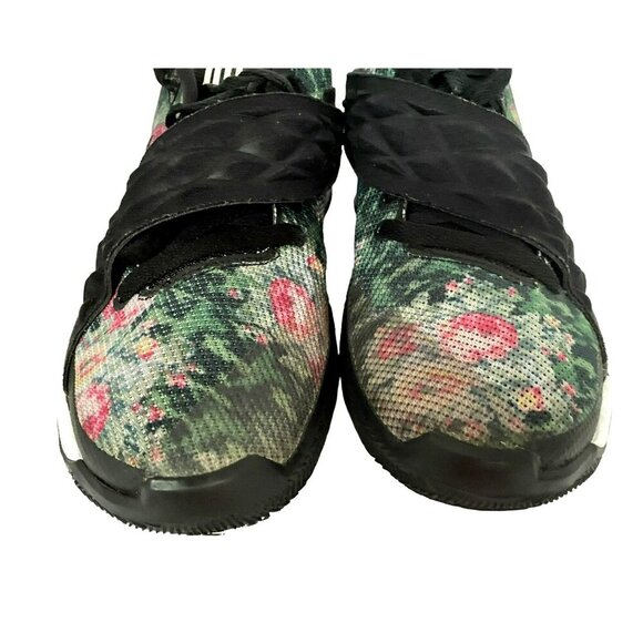 Athletic_Shoes
